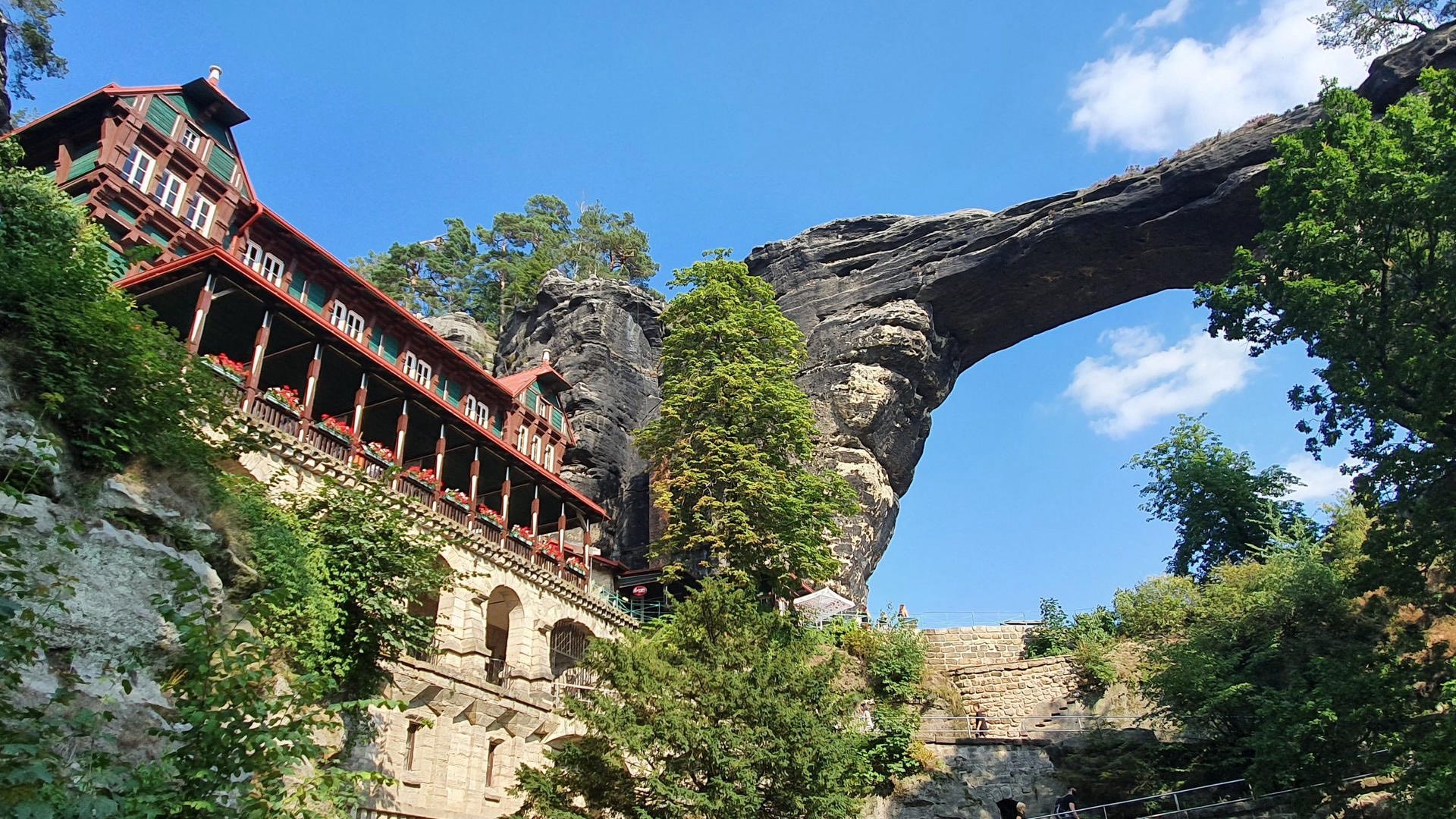 Read more about the article Saksońska i Czeska Szwajcaria 🪨🚂⛰️🏰 Termin: 9.08-10.08.2025